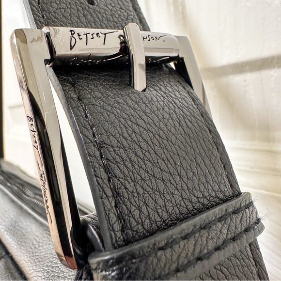 Betsey Johnson Jaw Dropping Skull Stud Tunnel Shoulder Bag NWT - Picture 12 of 15